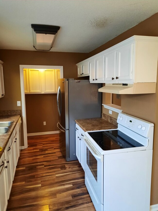 Building Photo - RENT ME!!!  MOVE IN SPECIAL OFFERED! PRICE...