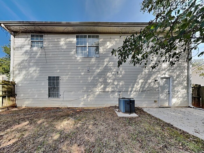 Building Photo - 4145 Riverbank Ct