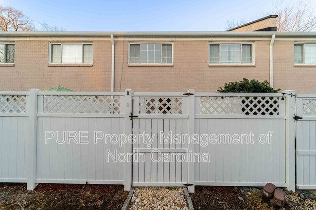 Building Photo - 1230 Green Oaks Ln
