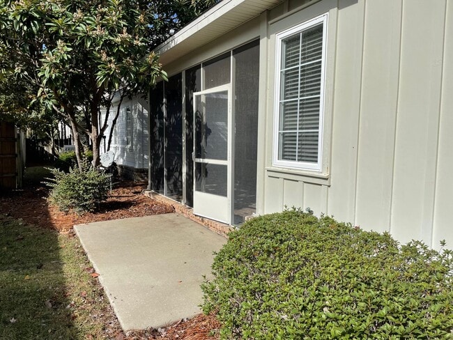 Building Photo - Great 3 Bedroom home - Coming from March 20th