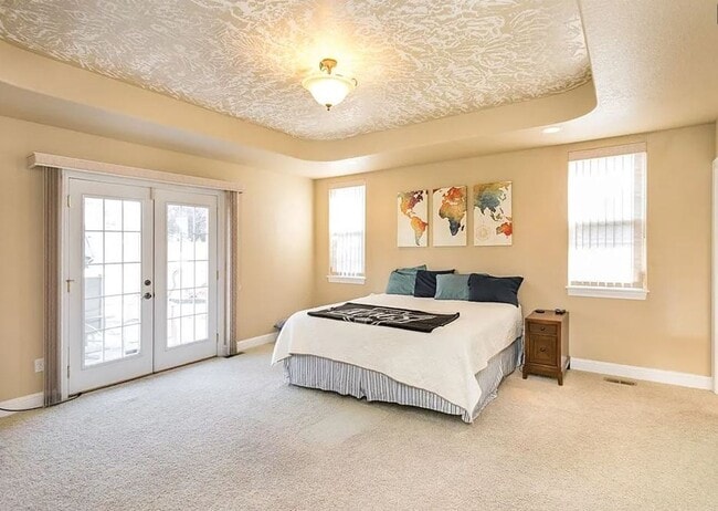 Building Photo - Spacious 3-Bedroom Home with Private Backy...