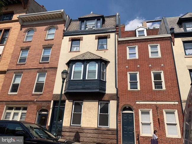 Building Photo - 1203 Locust St