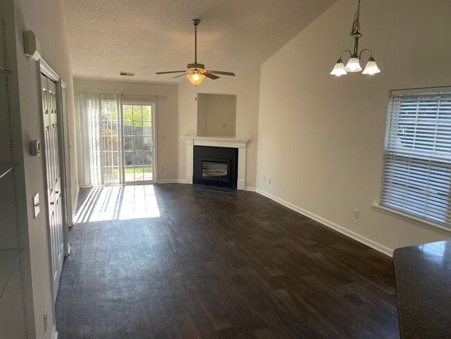 Building Photo - Cozy Two Bedroom Condo Close to Ft. Jackson!