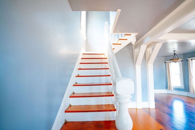 Building Photo - Charming 3-Bedroom Victorian Home in the H...