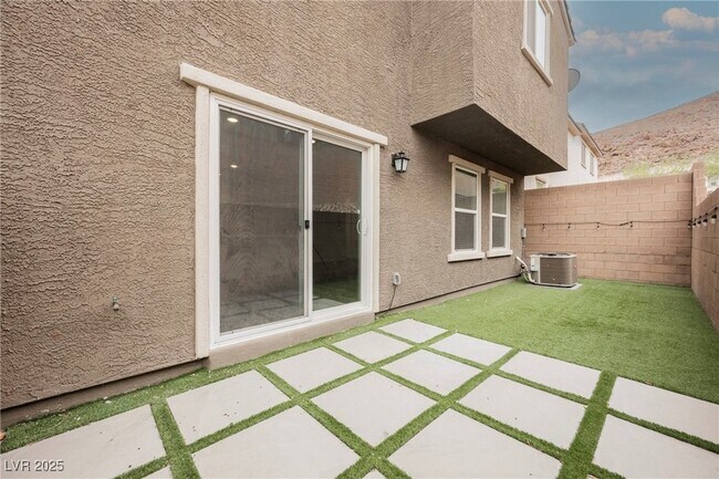 Building Photo - 376 Yellow Finch Ln