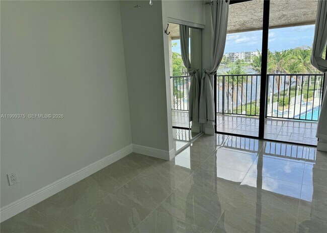 Building Photo - 14415 N Kendall Dr