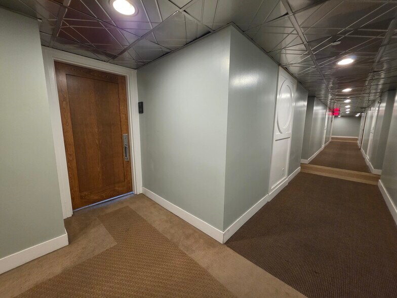Building Photo - 230 E 300 S