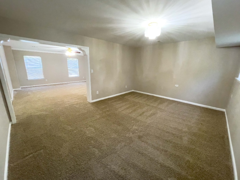 Building Photo - 107 Barrington Ct