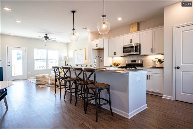 Building Photo - 560 Waterpoint Way