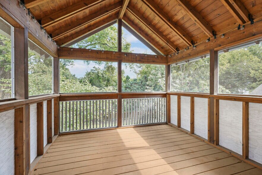 2d floor porch - 3633 Gregory St