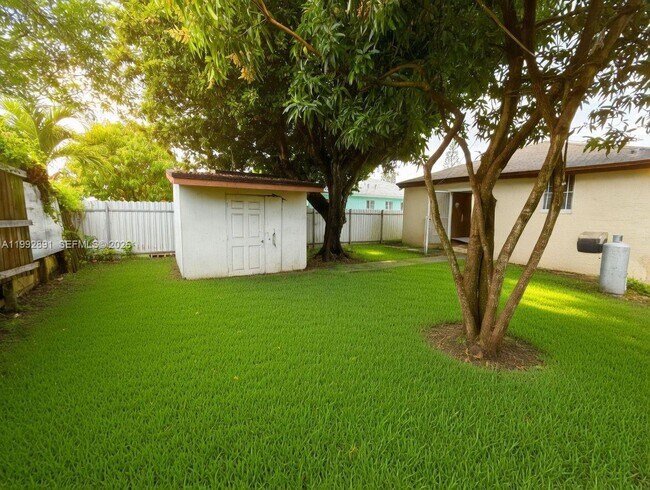 Building Photo - 8013 NW 10th Ct