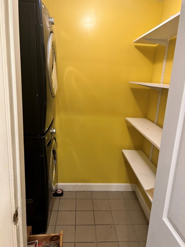 Building Photo - 23 Holmfield Ave