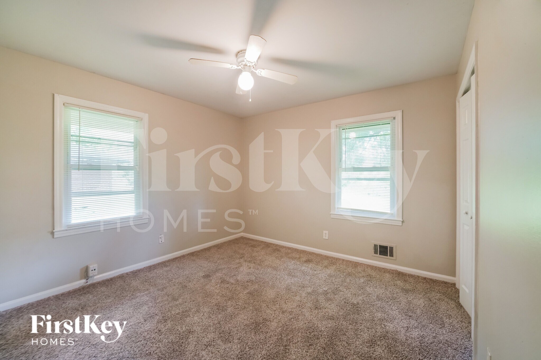 Building Photo - 1098 Holly Cir