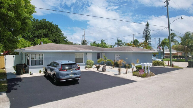 Building Photo - 2504 Oceanview Ave
