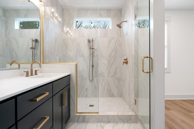 Building Photo - Beautiful 4-bedroom, 4-bathroom Custom Home Durham, NC