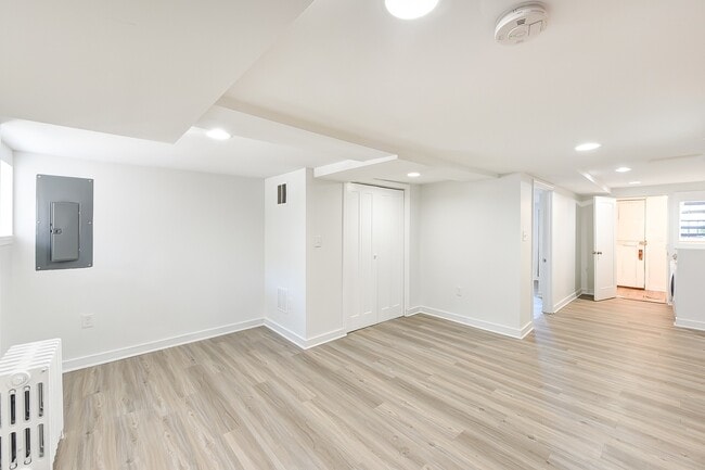 Building Photo - Charming 4br/2ba in Anacostia / Navy Yard