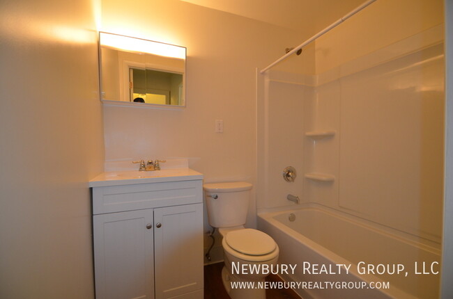 Building Photo - Charming Two-Bedroom Townhouse-Style Apart...