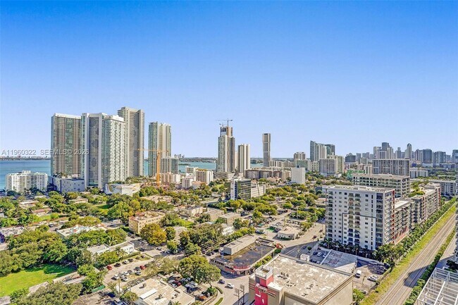 Building Photo - 121 NE 34th St