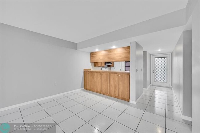Building Photo - 1713 Whitehall Dr