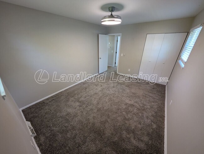 Building Photo - Updated Vermilion Ranch with Full Basement