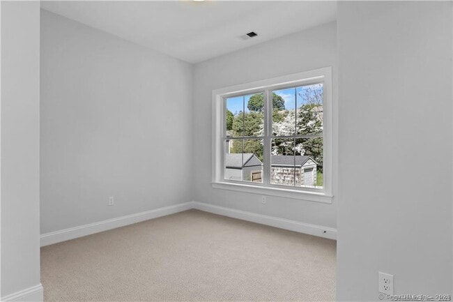 Building Photo - 350 Halley Ave