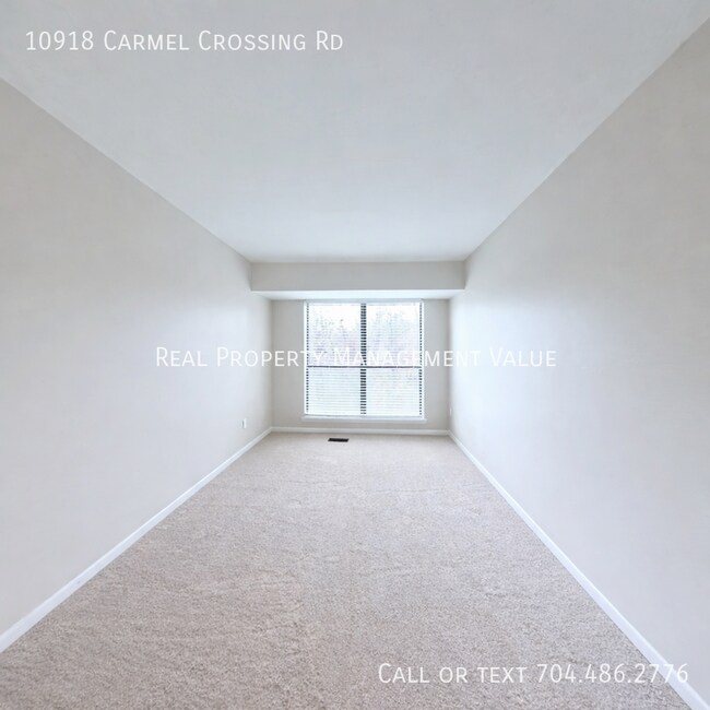 Building Photo - 10918 Carmel Crossing Rd