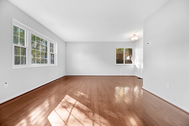 Building Photo - 6112 The Parkway