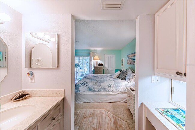 Building Photo - 400 Cerromar Cir N