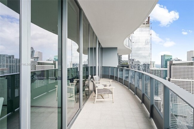 Building Photo - 1000 Brickell Plaza