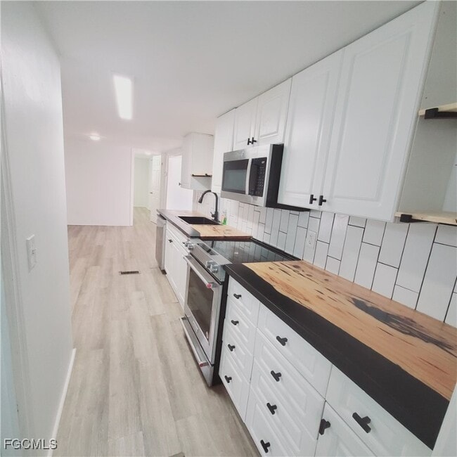 Building Photo - 26222 Earl Rd