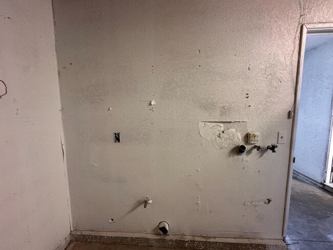 Building Photo - 16260 Orange St