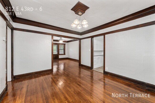Building Photo - 812 E 43rd-6