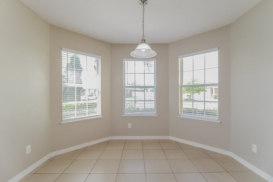 Building Photo - 3226 Queen Alexandria Dr