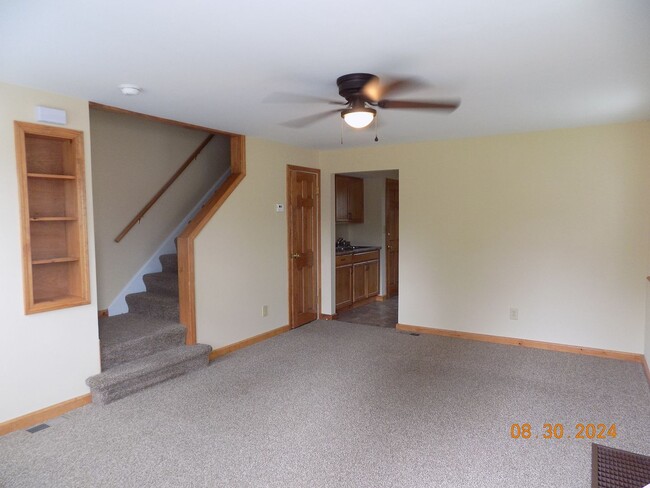 Building Photo - 464 Ralph St