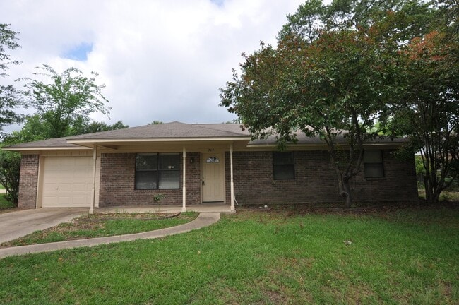 Primary Photo - 3 Bedroom for rent in Lindale! Tour Today!