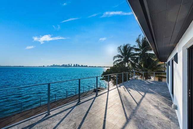 Building Photo - 1351 Bay Terrace