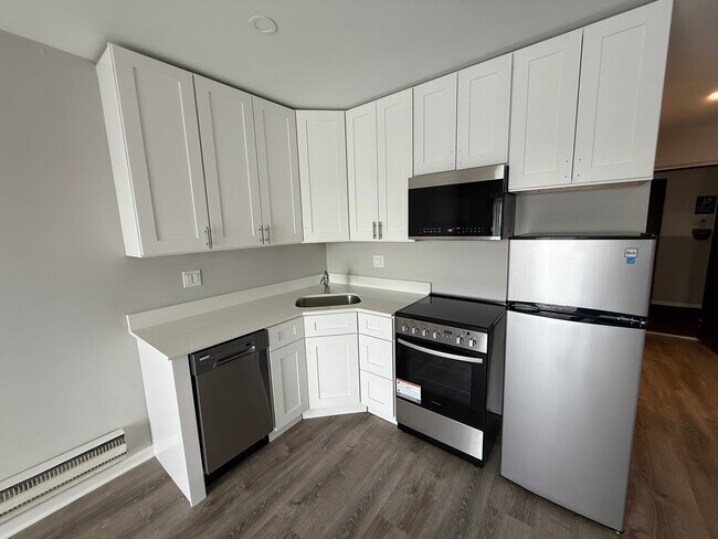 Building Photo - 1128 Des Plaines Ave