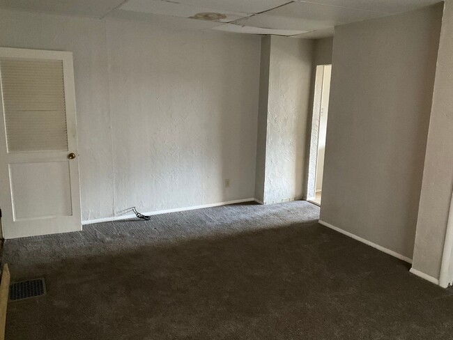 Building Photo - Charming 3-Bedroom 1 bath rental home in H...