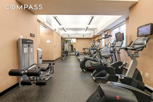 Building Photo - 155 W 68th St