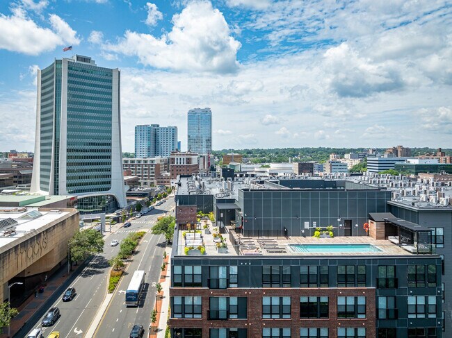Building Photo - 150 Broad St