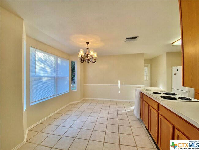 Building Photo - 1593 Amanda