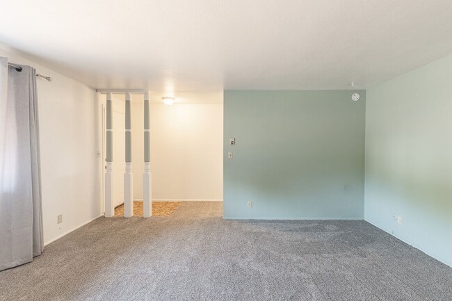 Building Photo - 2 Bedroom 1 Bathroom Unit Available Near BSU