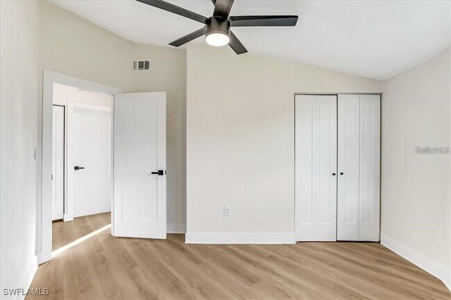 Building Photo - 190 Tarpon Rd