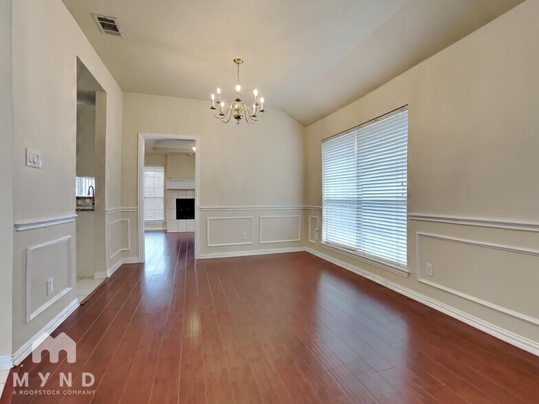 Building Photo - 9860 Buckingham Ln