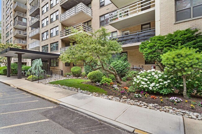 Building Photo - 201 St Pauls Ave