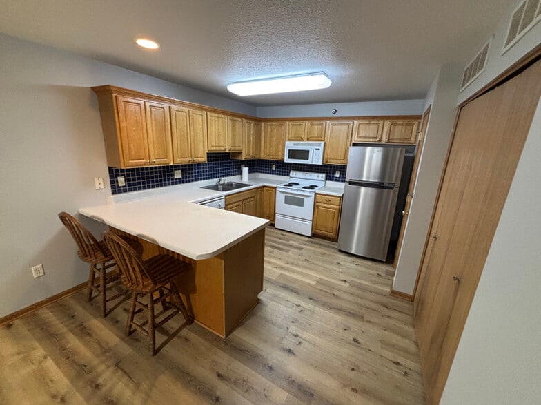 Building Photo - 5908 Sutton Pl