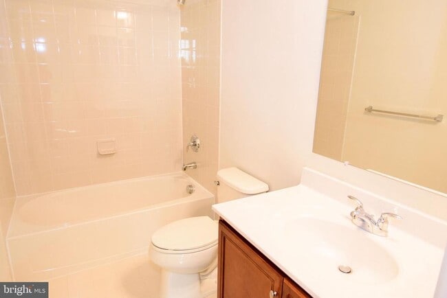 Building Photo - 23548 Hopewell Manor Terrace