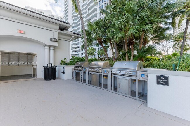 Building Photo - 21205 Yacht Club Dr