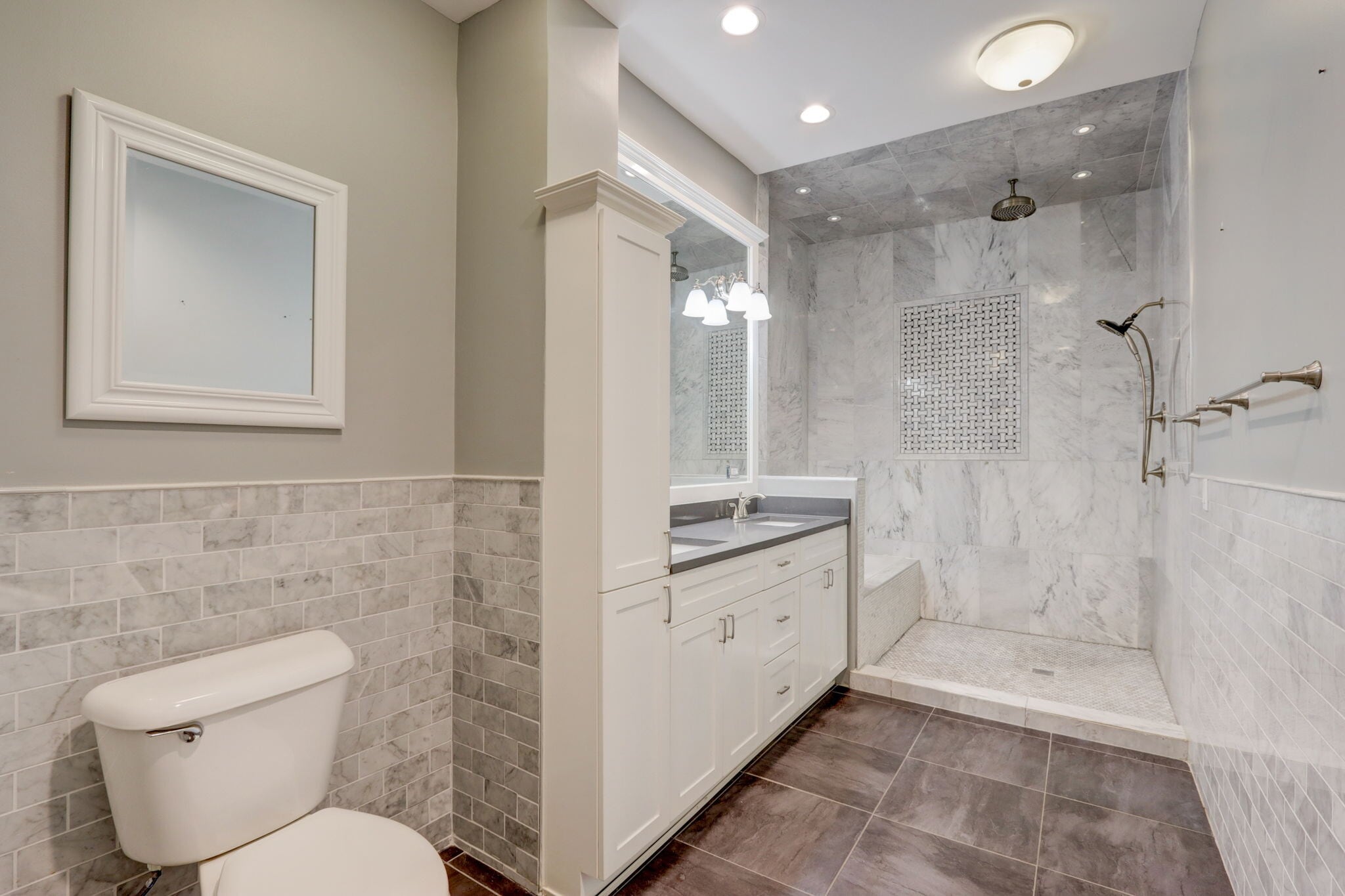 Building Photo - 20 W Ontario St