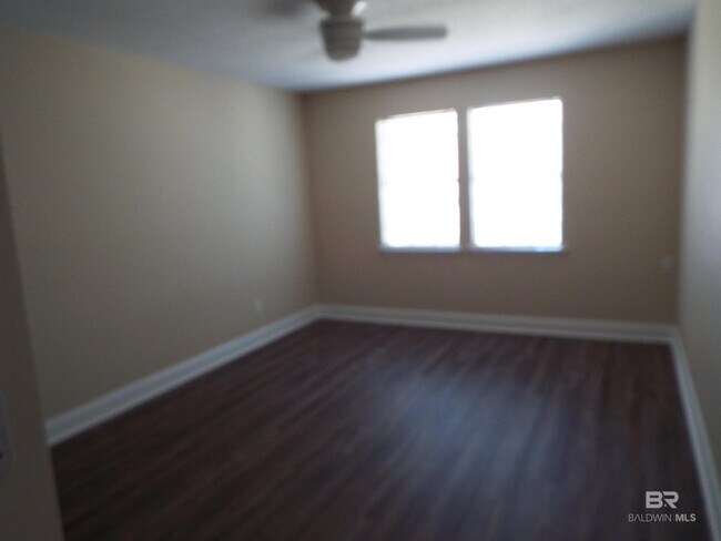 Building Photo - 200 Parma Dr